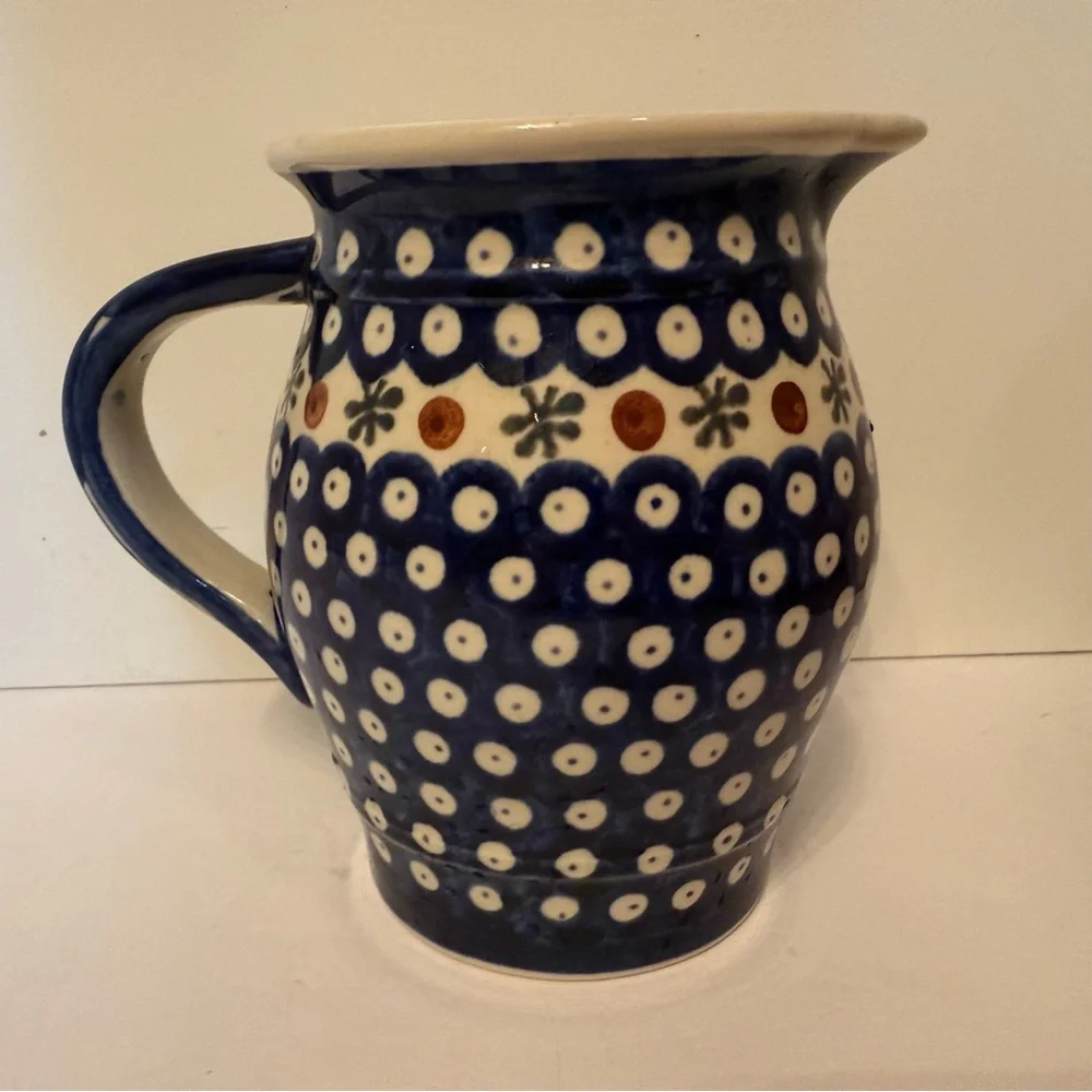 POLISH POTTERY PITCHER BLUE WHITE POLAND HANDMADE HOME DINING SERVE BOLESLAWIEC